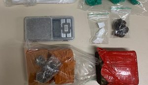 Polícia Civil prende mulher que fazia entrega de droga em praça de Maceió