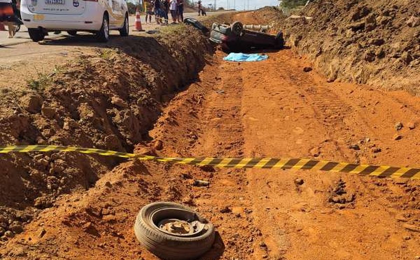 Motorista morre em Igaci depois de capotar carro após roda desprender na AL-115