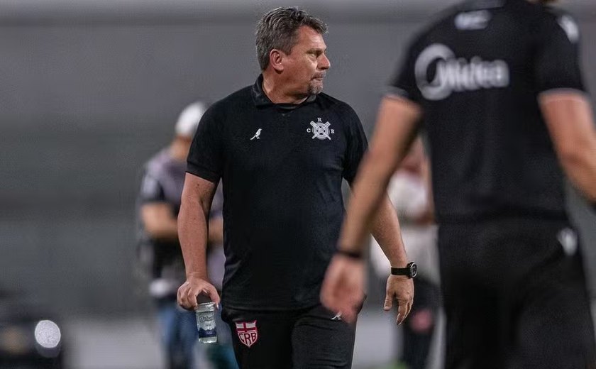 Estratégia de Fábio Matias faz CRB dominar o Vila Nova e conquistar vitória no Rei Pelé