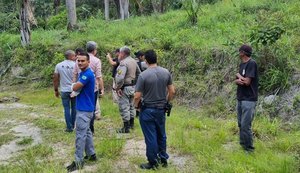 Corpo é encontrado em área de mata em Rio Largo; indícios apontam execução a pauladas