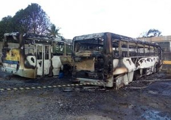 Novo ataque deixa mais três ônibus incendiados em Maceió