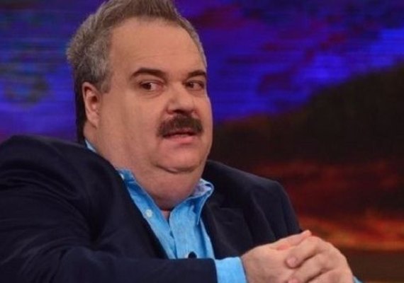 Globo contrata apresentador Gilberto Barros para a novela 'Pega Pega'