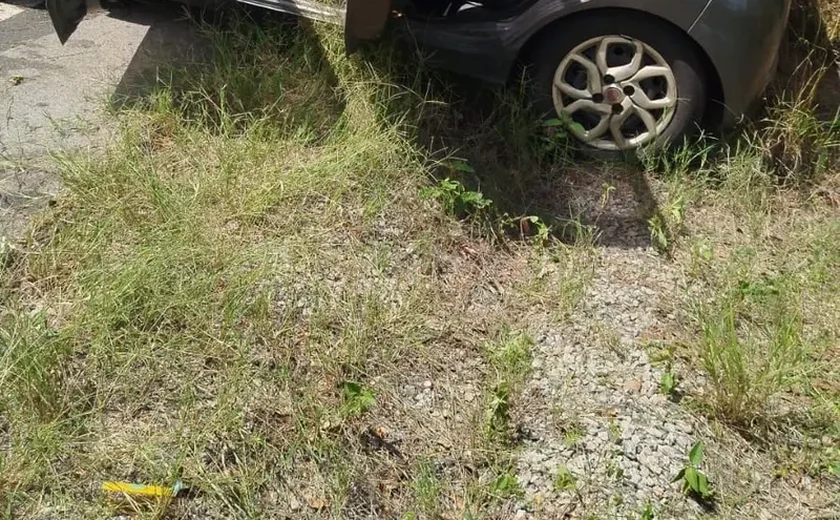 Homem morre após perder controle de carro e bater em poste na AL-220