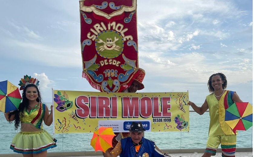 Bloco Siri Mole completa 27 anos agitando o último dia de carnaval na praia do Francês