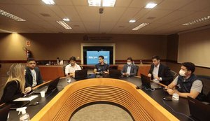 Prefeito JHC assina acordo de cooperação para implantar o app Táxi-Maceió
