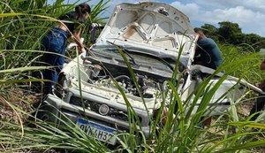 Capotamento de veículo em São Miguel dos Campos deixa um homem morto e três feridos