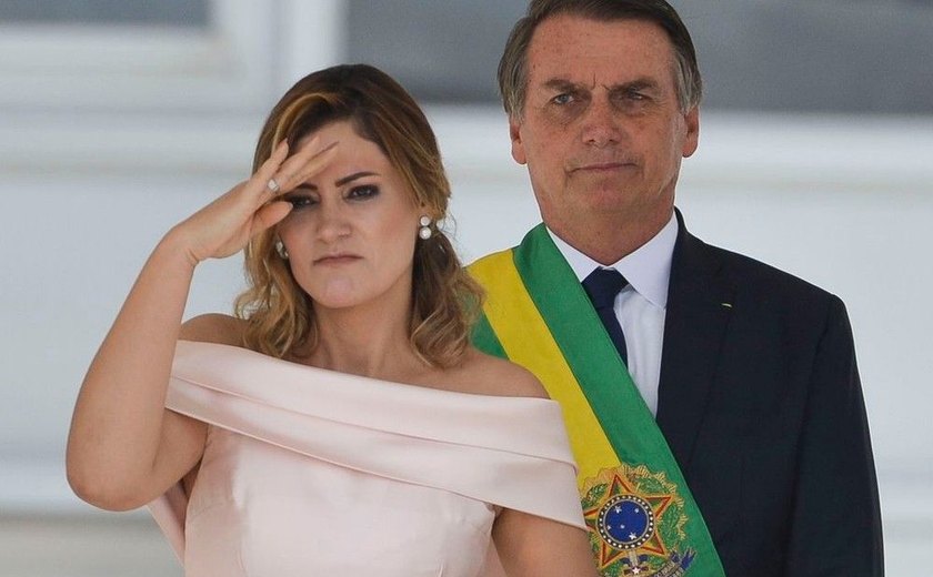 Bolsonaro e Michelle se mudam para Alvorada e cadeiras vermelhas são trocadas por azuis