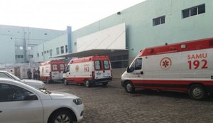 Com HGE superlotado, ambulâncias do Samu ficam retidas no pátio do Hospital