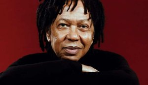 Cantor Djavan é eleito o homem mais elegante do Brasil