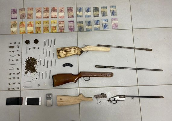 Após denúncias, PM apreende três armas de fogo e 2 kg de cocaína na Zona da Mata alagoana