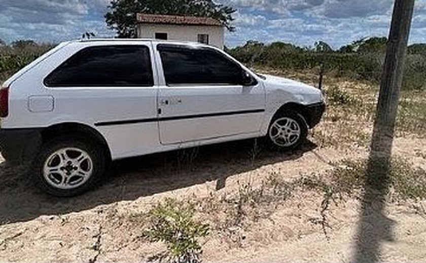 Polícia encontra carro usado por ex-namorado para sequestrar jovem em Delmiro Gouveia