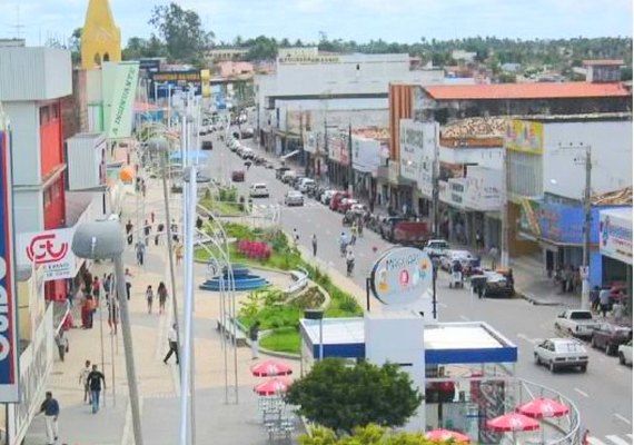 Ação + Centro Novo centraliza mais de 40 serviços em mutirão na Praça Manoel André, em Arapiraca