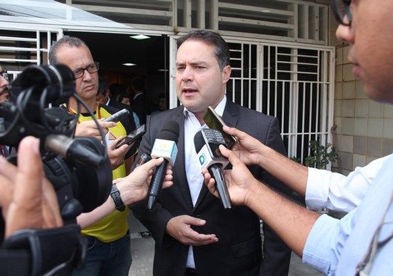 Renan Filho deve visitar Lula em Curitiba nesta terça-feira (10)