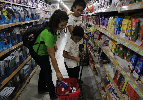 Procon Alagoas divulga pesquisa  de preços de materiais escolares