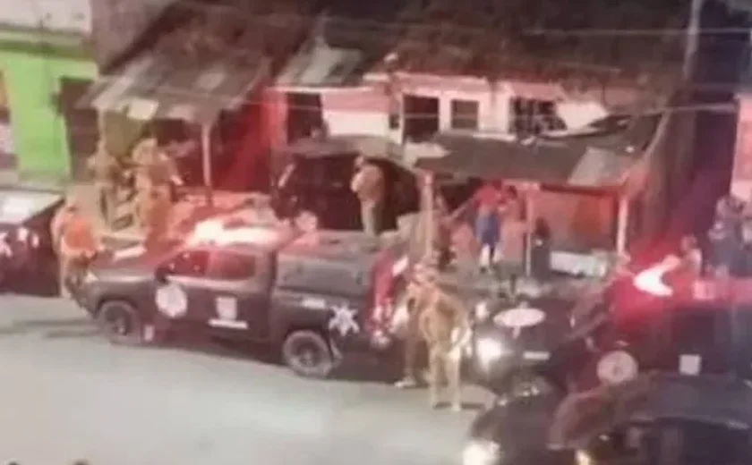 Criança morre após carro invadir imóvel e motorista é morto por moradores em Maceió