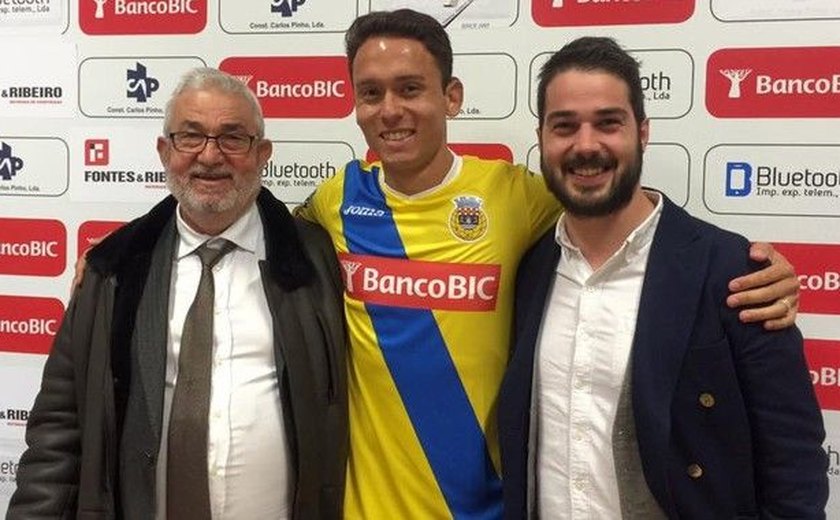 Keirrison assina por um ano e meio e é apresentado no Arouca-POR