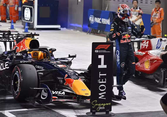 Verstappen larga na frente no GP de Singapura e chega a 50 poles
