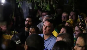 Flávio Bolsonaro impõe condições para liberar sigilos
