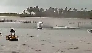 Chuvas alagam cidades e pequeno tornado aparece na Barra de Camaragibe