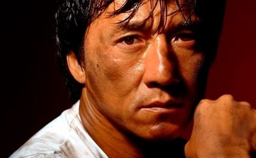 Homossexual, filha de Jackie Chan vira moradora de rua