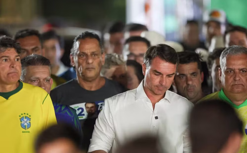Derrotado, Flávio Bolsonaro ficará sem cargo e sem foro privilegiado em 2027