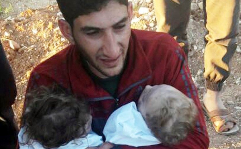 Na Síria, homem perde bebês gêmeos e esposa em suposto ataque químico