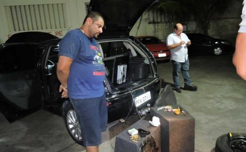 Perícia encontra objetos de crime em carro usado na fuga de esquartejadora