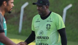 Ex-segurança, treinador quer surpreender Coritiba na final paranaense