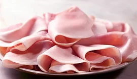 Fatores sociais empurram famílias para ultraprocessados, diz pesquisa