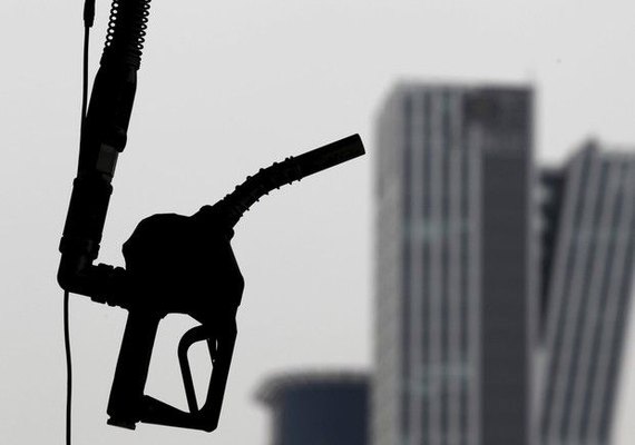 Preço do petróleo sobe cerca de 50% no ano, maior alta desde 2009