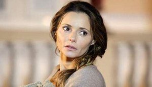 Paixão secreta! Doralice é apaixonada pelo enteado, Juliano em 'Flor do Caribe'