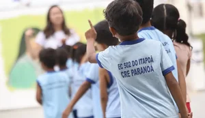 Ensino fundamental atinge 99,5% de frequência; atraso escolar cai