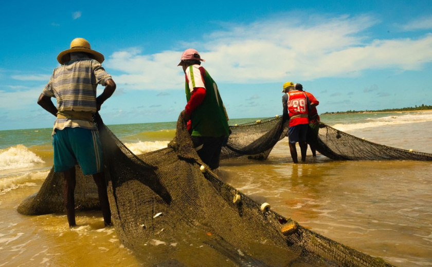 MPF busca garantir pesca tradicional nas praias de Barra de Santo Antônio