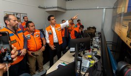 Prefeito JHC e Defesa Civil nacional acompanham área de risco em Maceió