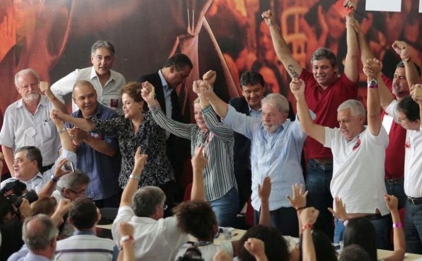 Lula aceita indicação do PT para disputar Presidência e acusa desembargadores de cartel