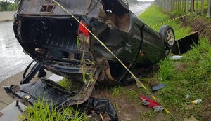 Motorista perde o controle de Celta e capota em Arapiraca