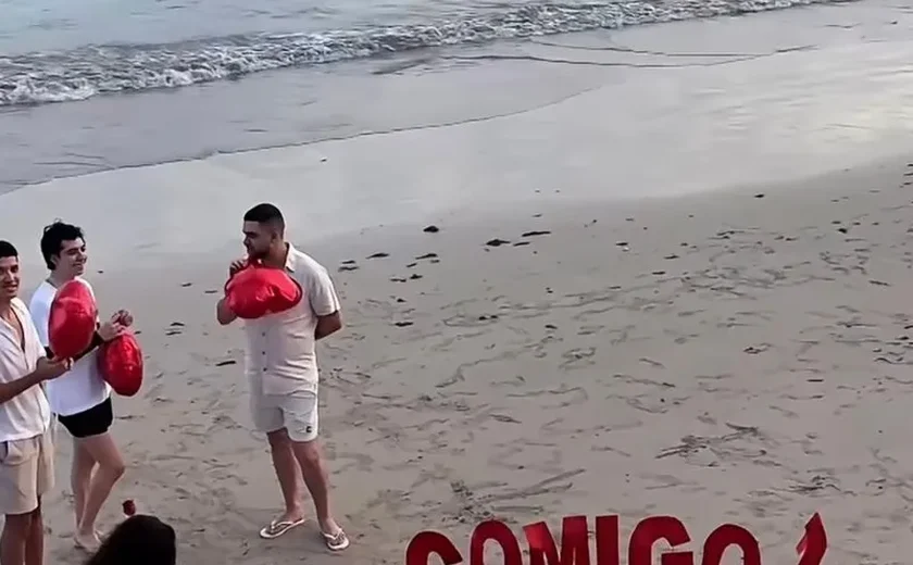 Pedido de casamento na Praia de Pajuçara emociona convidados e viraliza nas redes sociais