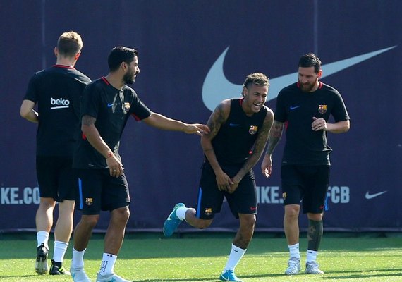 Jornal fala em desconforto de Neymar no Barça; diretor descarta chance de vendê-lo