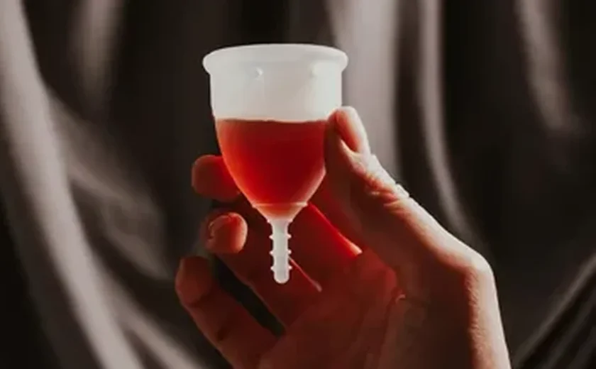 Sangue menstrual é nova tendência de skin care; entenda