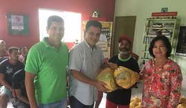 Prefeitura de União entrega cestas básicas para catadores
