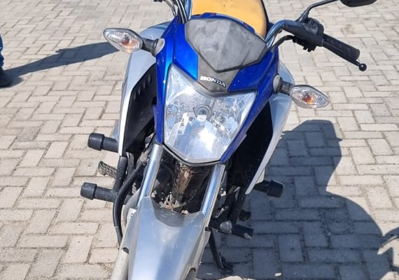 Vídeo: PC apreende moto em oficina e divulga momento do furto
