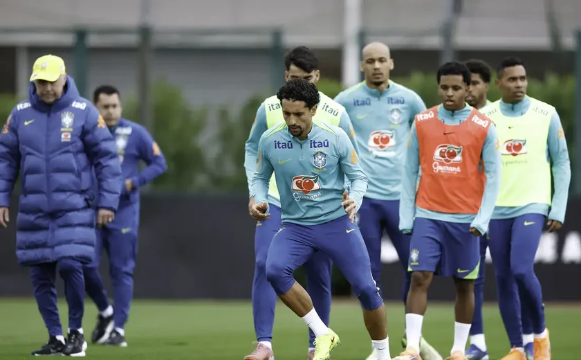 Com equipe completa, Carlo Ancelotti comanda atividade em Londres