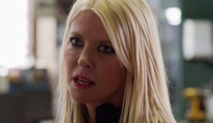 Atriz de 'American Pie' é expulsa de avião após causar confusão