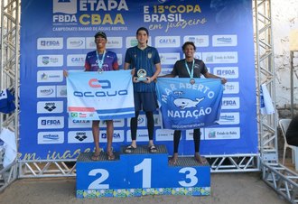 Alagoano Felipe Knowles sobe ao pódio nacional em travessia de 4 km na Bahia