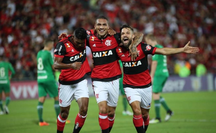 Guerrero faz três e Flamengo massacra a Chapecoense na Ilha do Urubu