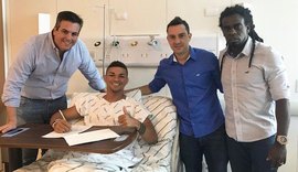 Antes de nova cirurgia, atacante Judivan renova com o Cruzeiro