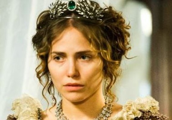 Vem aí! Leopoldina se descontrola, tenta agredir Pedro e o expulsa de casa