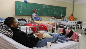Grevistas de fome passam a fazer uso de camas hospitalares e cadeiras de rodas