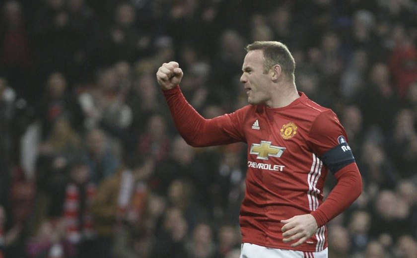 Rooney faz história, United goleia e vai à quarta fase da FA Cup