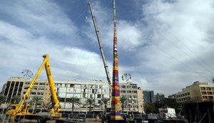 Torre de Lego de 36 metros de altura é construída em Israel